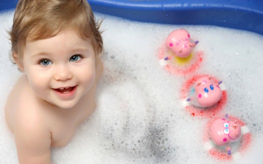 صور اطفال  Cute Baby Bath Wallpaper كيوت وجميلة