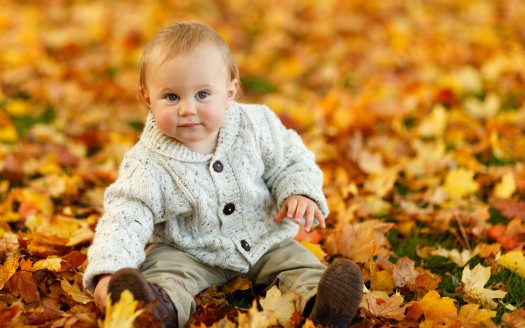 صور اطفال  Cute Baby Boy Autumn Leaves Wallpaper كيوت وجميلة