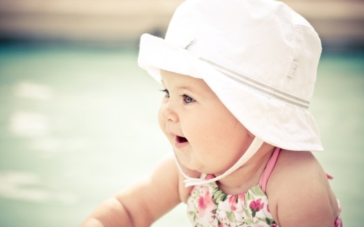 صور اطفال  Cute Baby With Hat Wallpaper كيوت وجميلة
