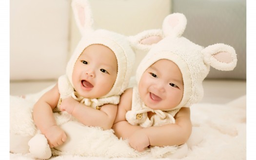 صور اطفال  Cute Twin Babies Wallpaper كيوت وجميلة