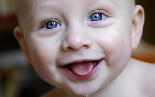 صور اطفال  Cute smling baby Wallpaper كيوت وجميلة