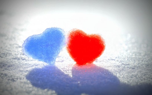 صور رومانسية للعشاق  Blue Red Snow Hearts Wallpaper حب وغرام