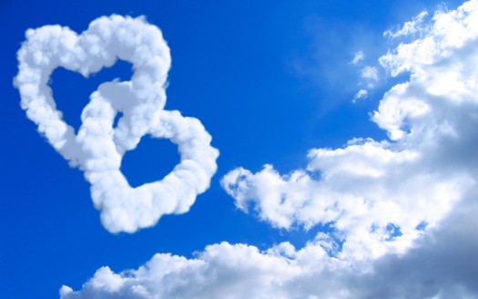 صور رومانسية للعشاق  Hearts in Clouds Wallpaper حب وغرام