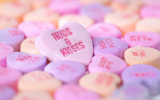 صور رومانسية للعشاق  Hugs & Kisses Wallpaper حب وغرام