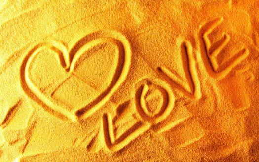 صور رومانسية للعشاق  Love Sand Wallpaper حب وغرام