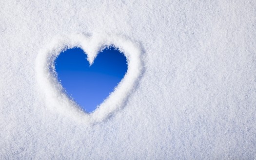صور رومانسية للعشاق  Snow Heart Wallpaper حب وغرام