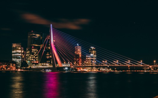صور مدينة  Erasmus Bridge at Night Rotterdam Netherlands 5K Wallpaper