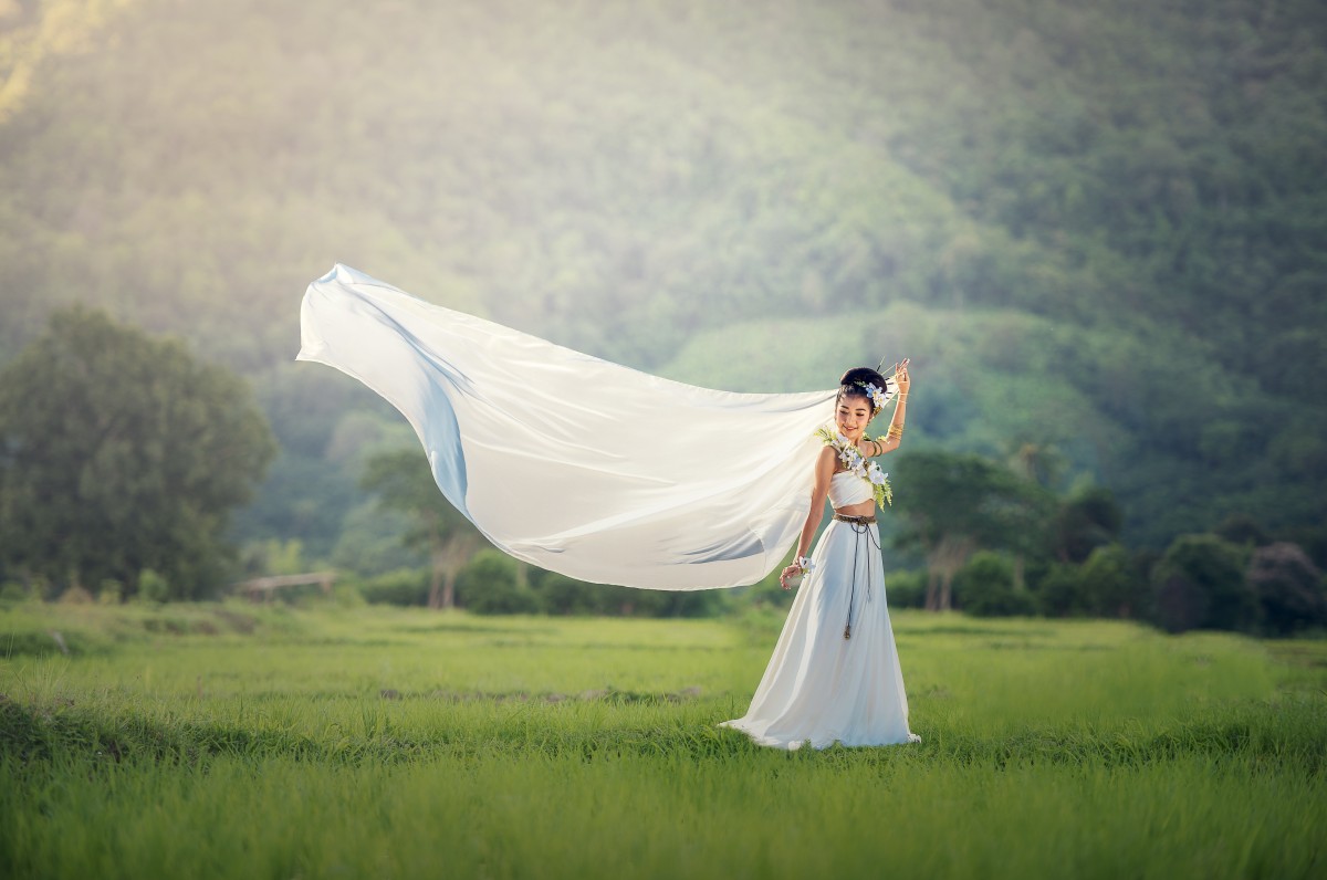 فستان سهرة مخصص للمناسبات فساتين اعراس وسهرات جميلة