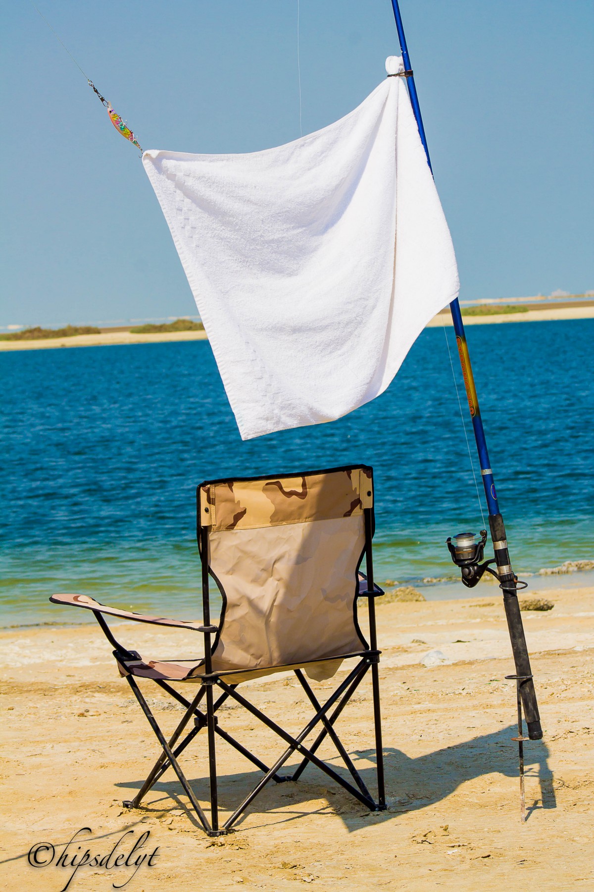 شاطئ chipsdelyt التصوير عطلة الصيف شور البحر الظل الترفيه الرمال للطي كرسي الأثاث كرسي في الهواء الطلق المحيط ساحل السياحة