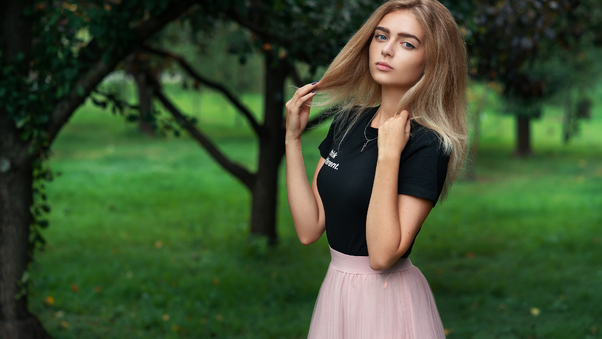 صور بنات الفيس بوك الجديدة  
Cute Girl Pink Skirt Necklace 4k