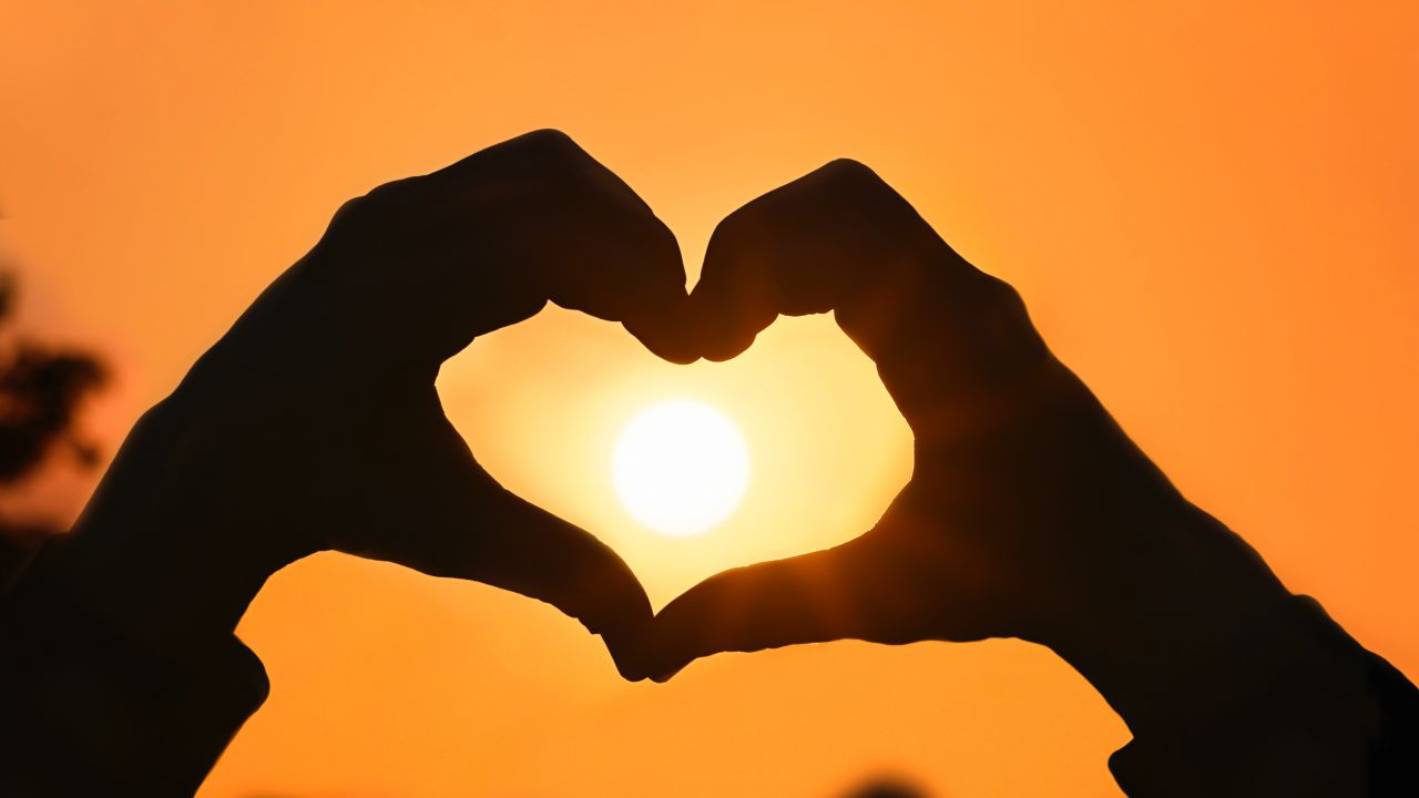 Love heart, Sun, Hands, Heart shape, 4K