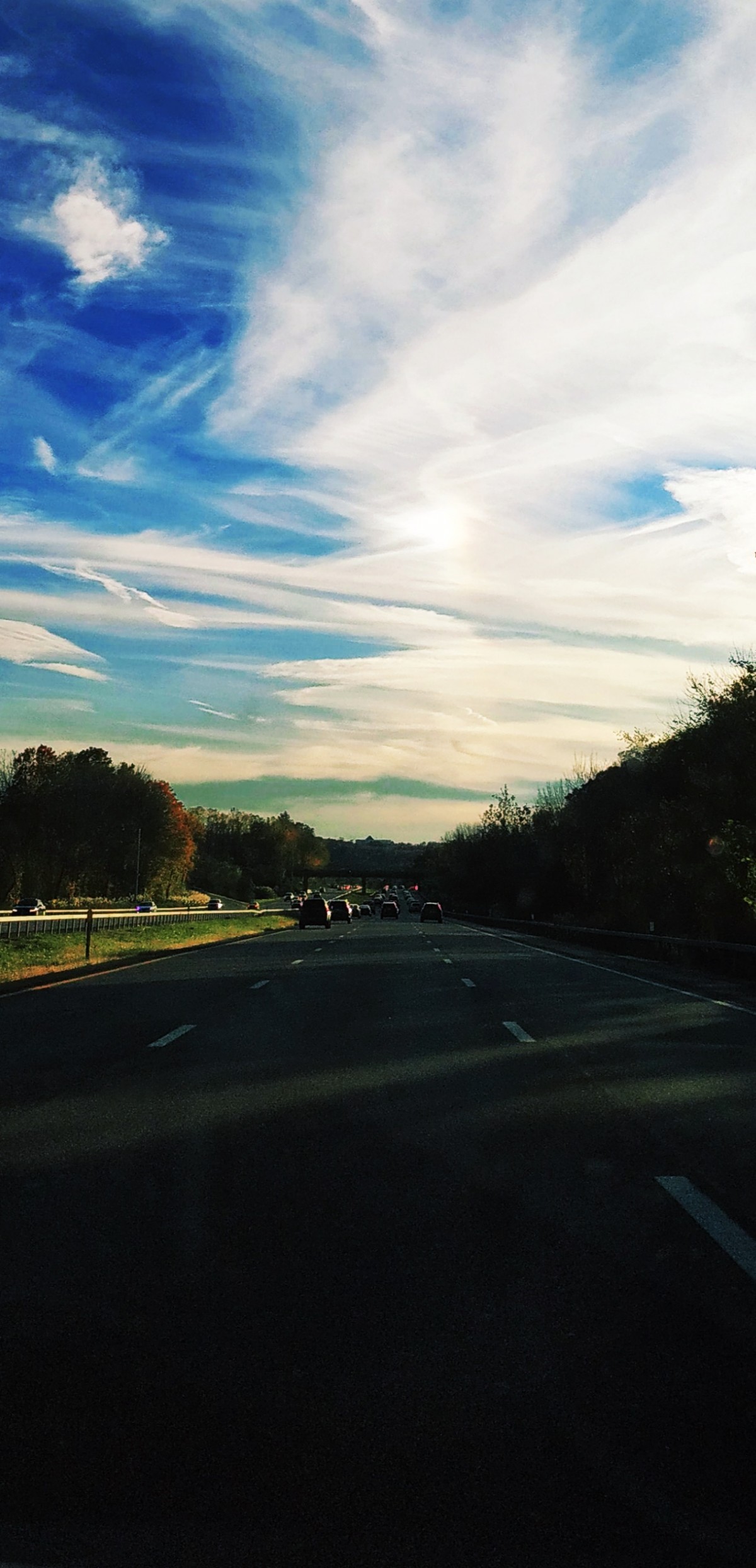 صورة عالية الدقة خالية من السماء ، الأزرق ، السفر ، الأخضر ، سيارة ، طريق ، سحابة ، طريق سريع ، الأسفلت ، ناتو