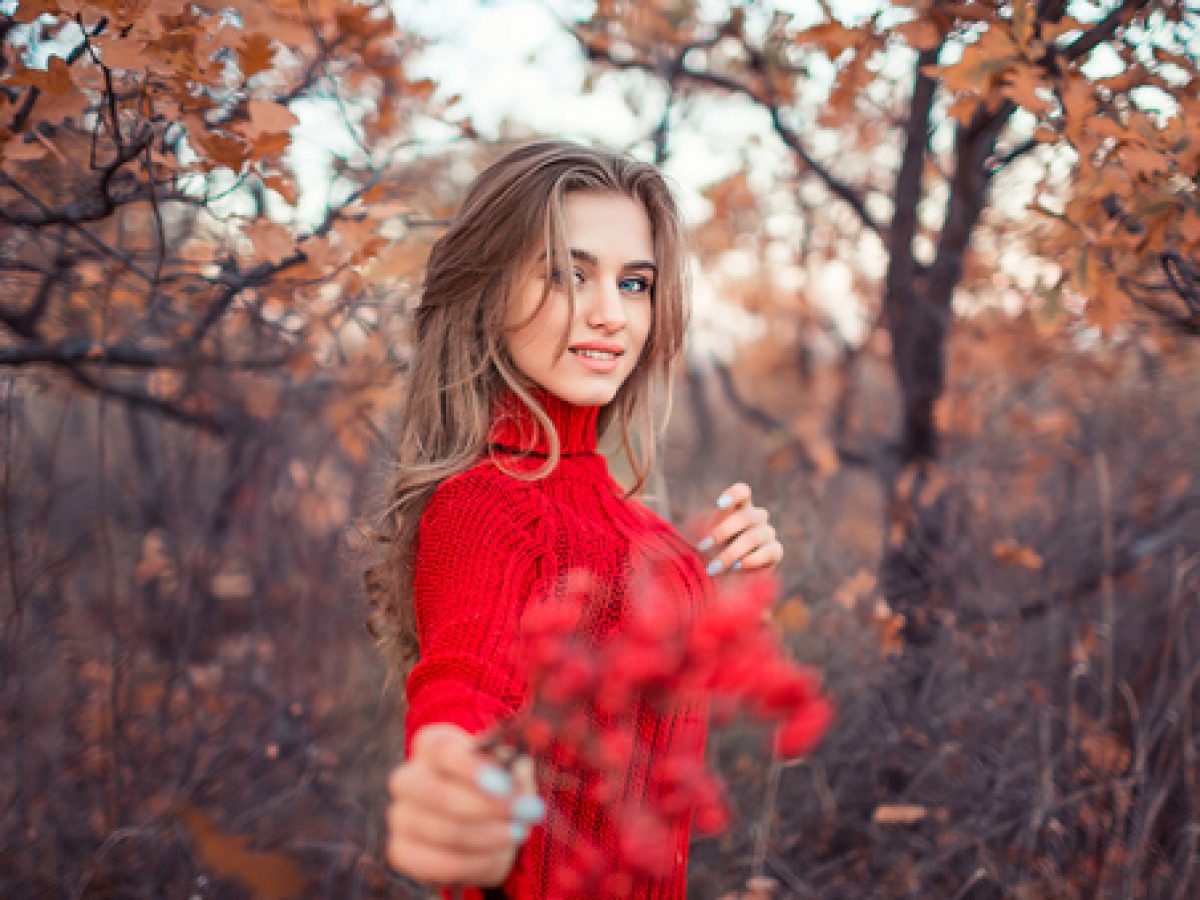 صور بنات الفيس بوك الجديدة Girl In Red Dress Autumn 4k صور بنات كيوت