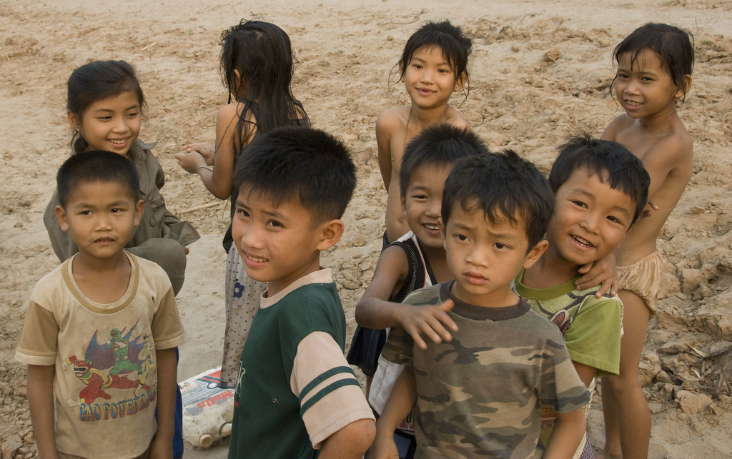 صور اطفال Lao kids