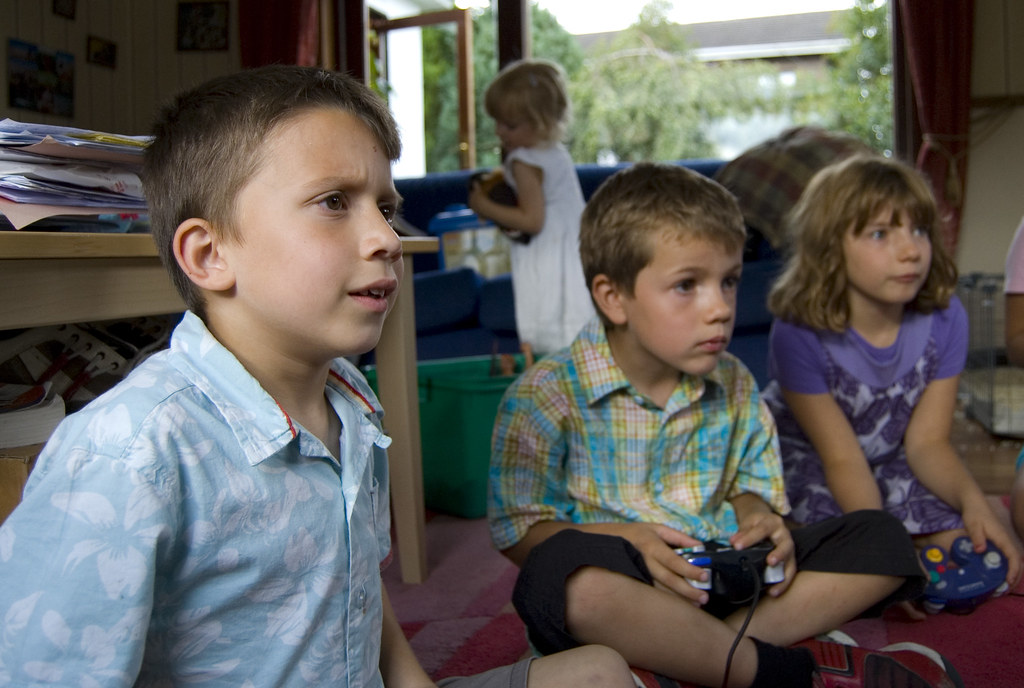 صور اطفال gamecube kids 1