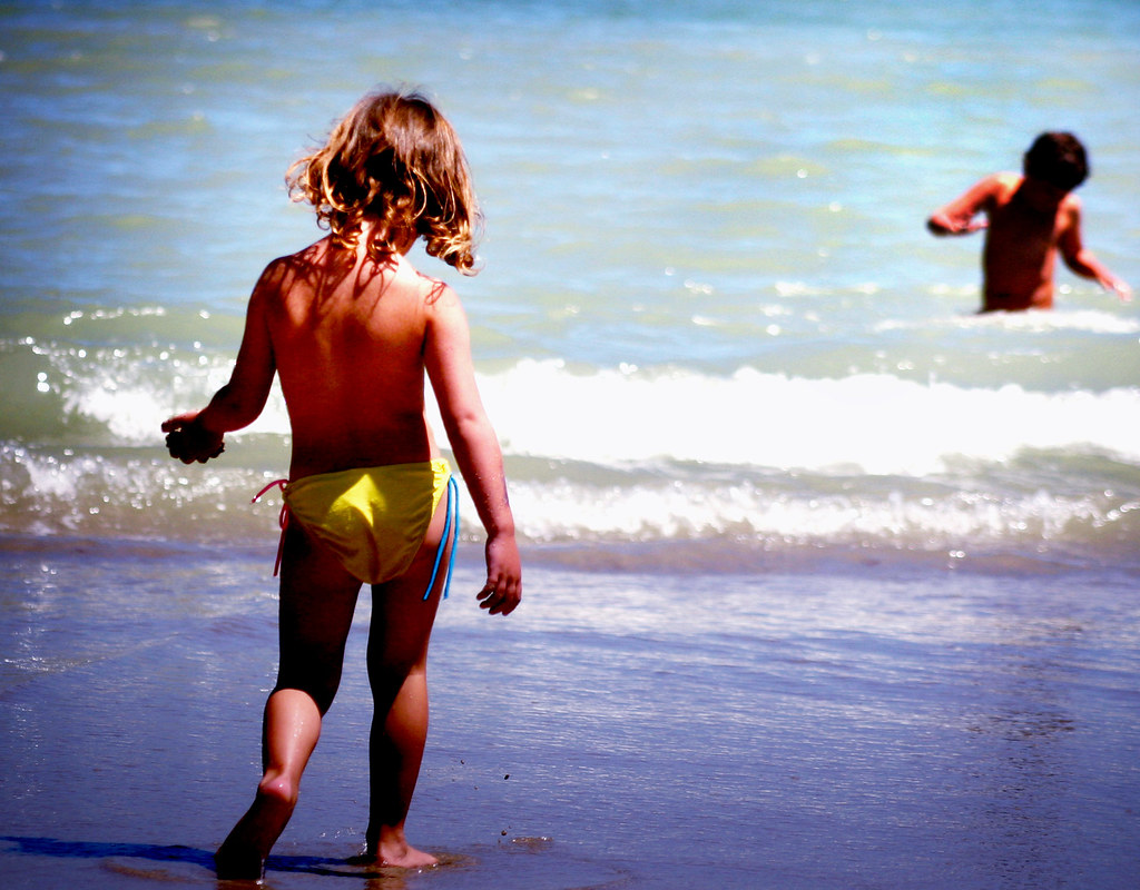 صور اطفال Kids at the beach